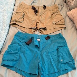 Columbia Women's Tan and Blue Cargo Shorts hiking camping granola girl pockets